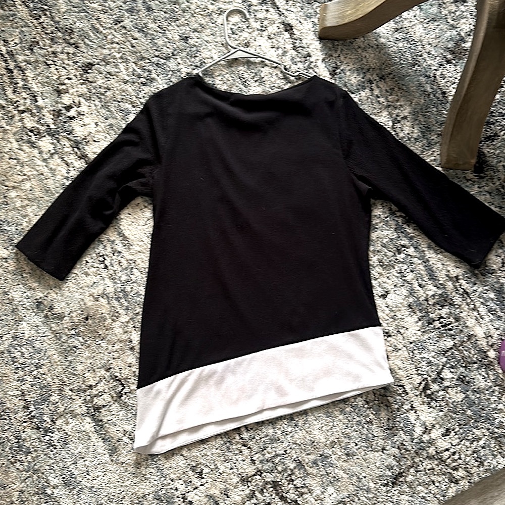 Chico’s travelers color block tunic top w/ asymmetrical hem, excellent condition